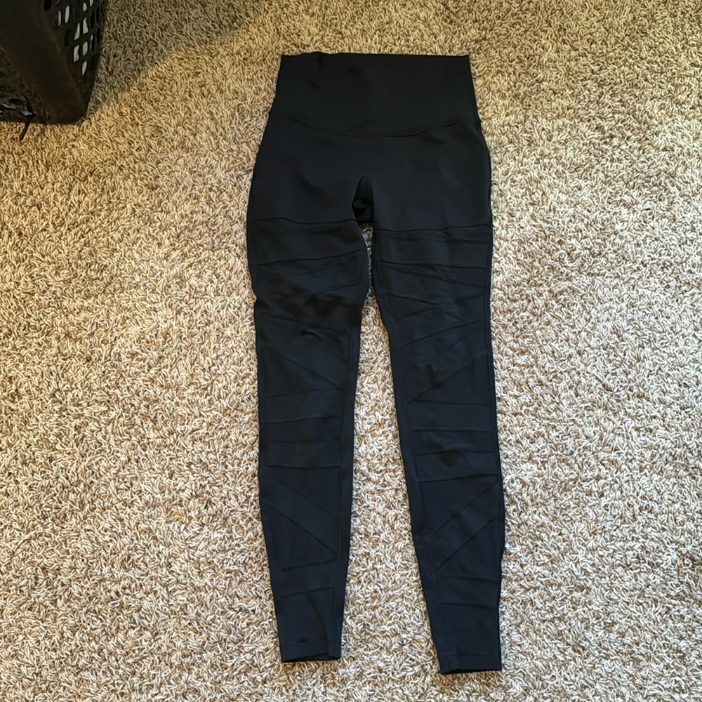COPY - Lululemon wunder under